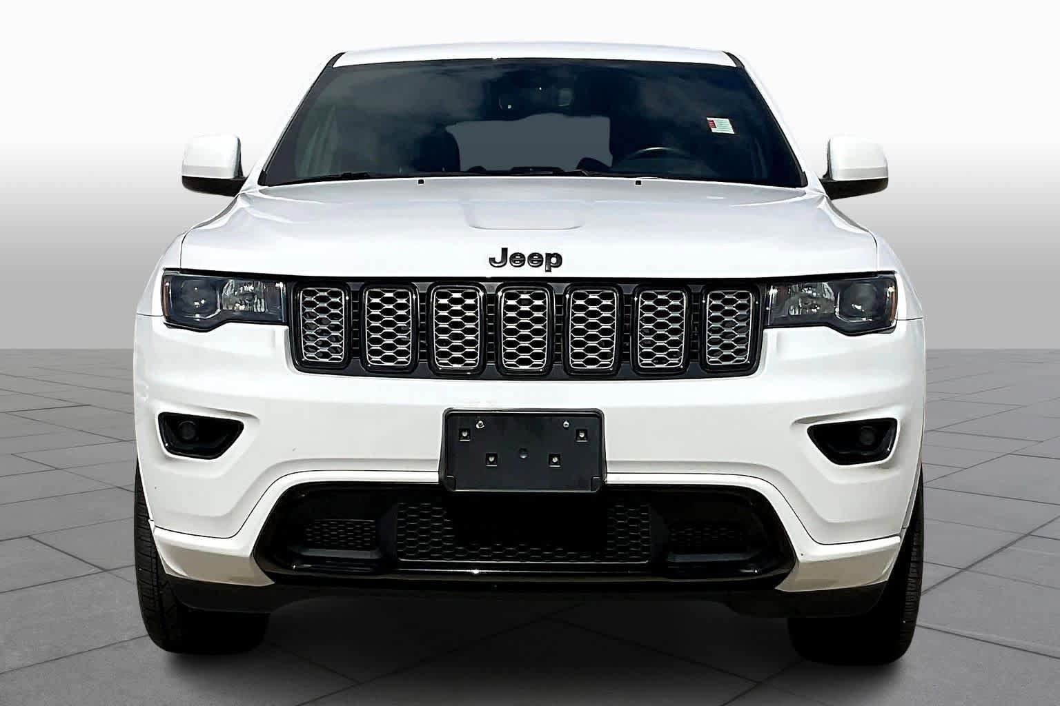 Used 2019 Jeep Grand Cherokee Altitude AWD/4WD image 4
