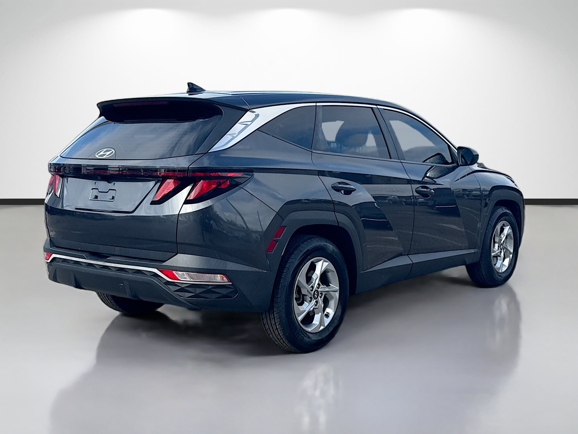 Used 2022 Hyundai Tucson SE image 3