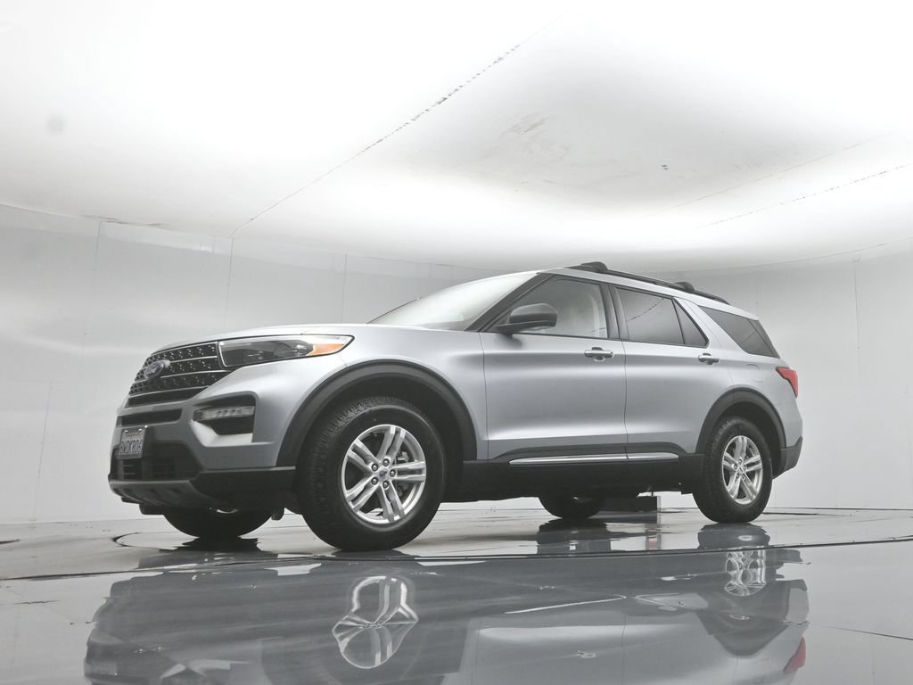 Certified 2021 Ford Explorer XLT w/ Equipment Group 202A AWD/4WD image 50