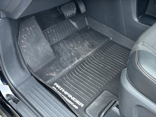 Used 2025 Nissan Pathfinder Rock Creek image 17