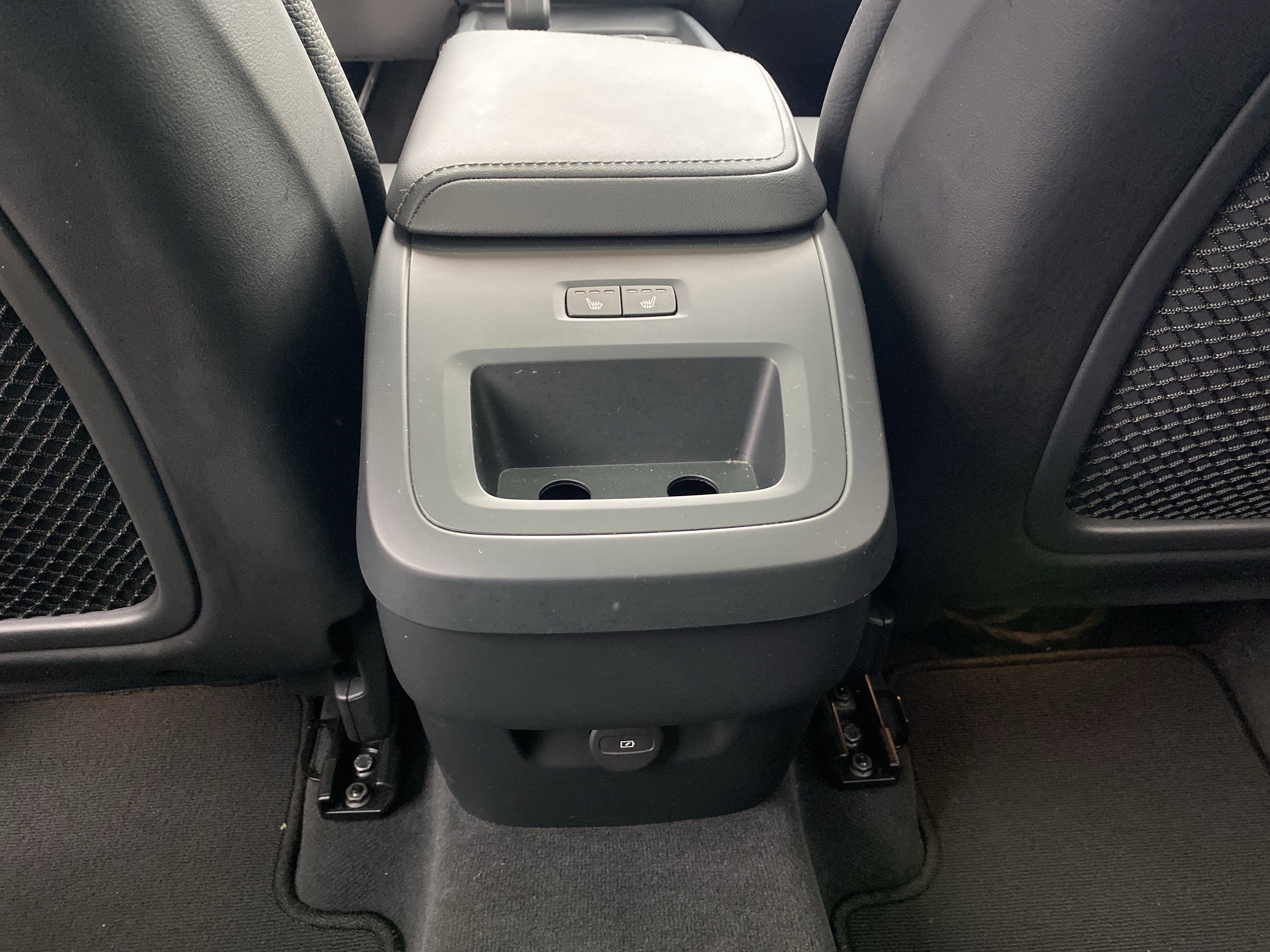 Used 2025 Volvo XC60 B5 Plus image 35