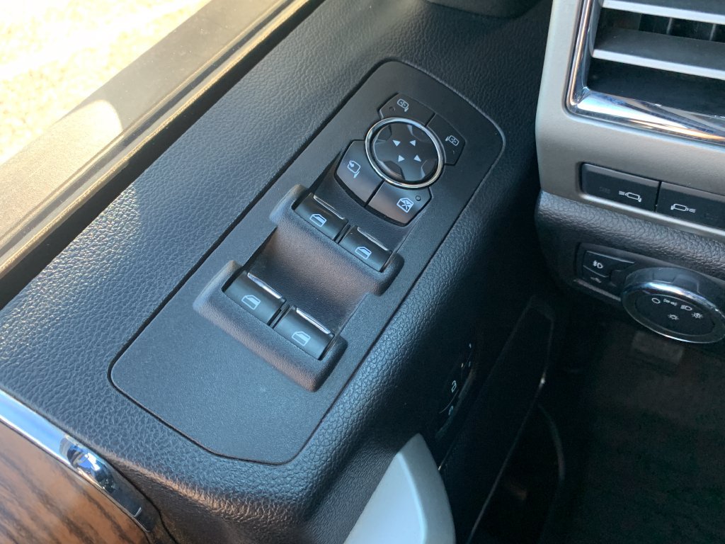 Used 2016 Ford F150 Lariat AWD/4WD image 23