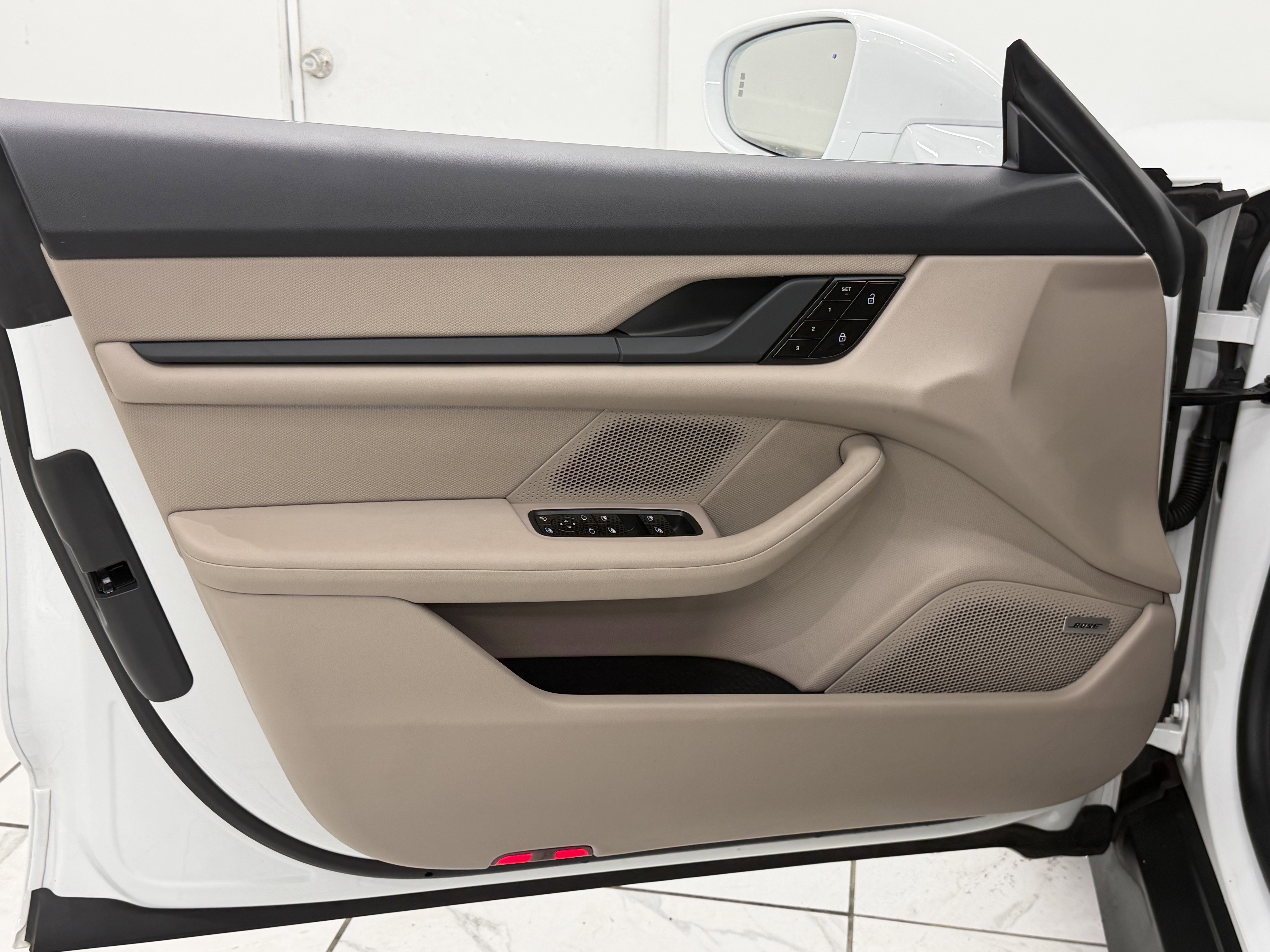 Used 2021 Porsche Taycan 4S image 26