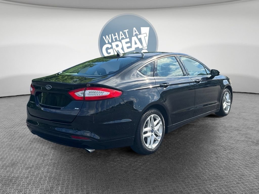 Used 2016 Ford Fusion SE FWD image 3