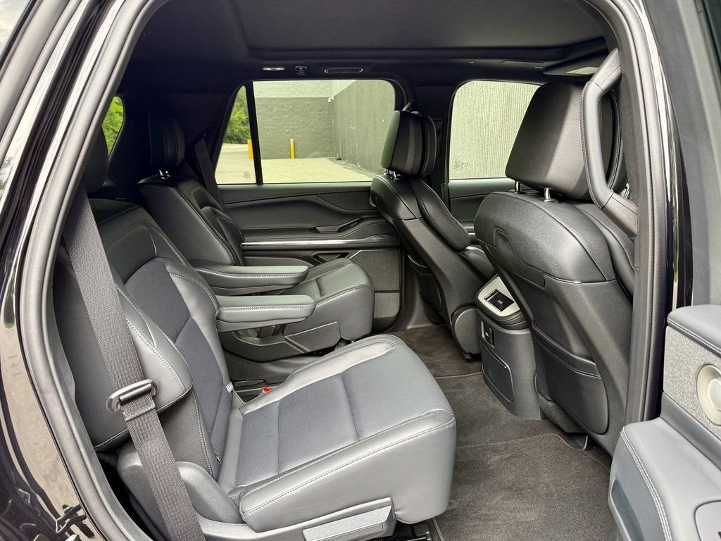 Used 2025 Lincoln Navigator Reserve w/ Jet Appearance Package AWD/4WD image 23