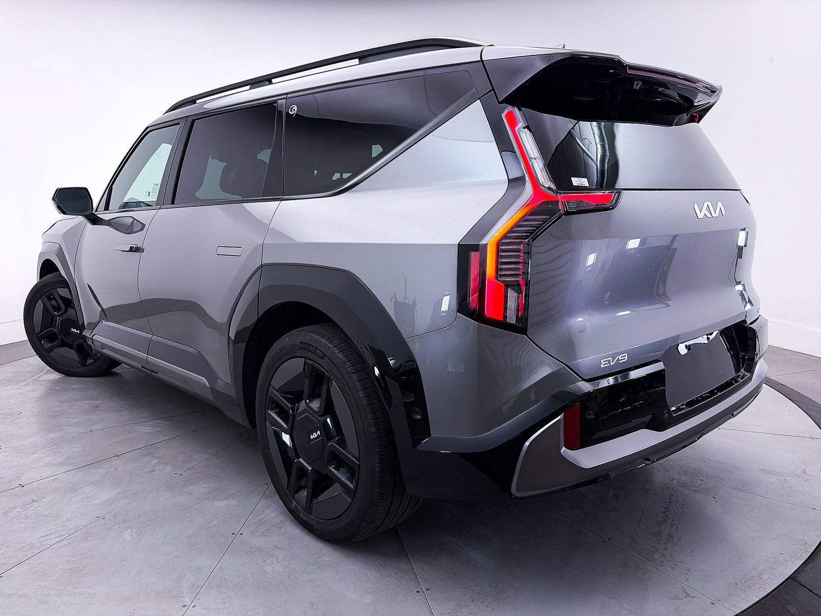 Used 2024 Kia EV9 GT-Line image 2