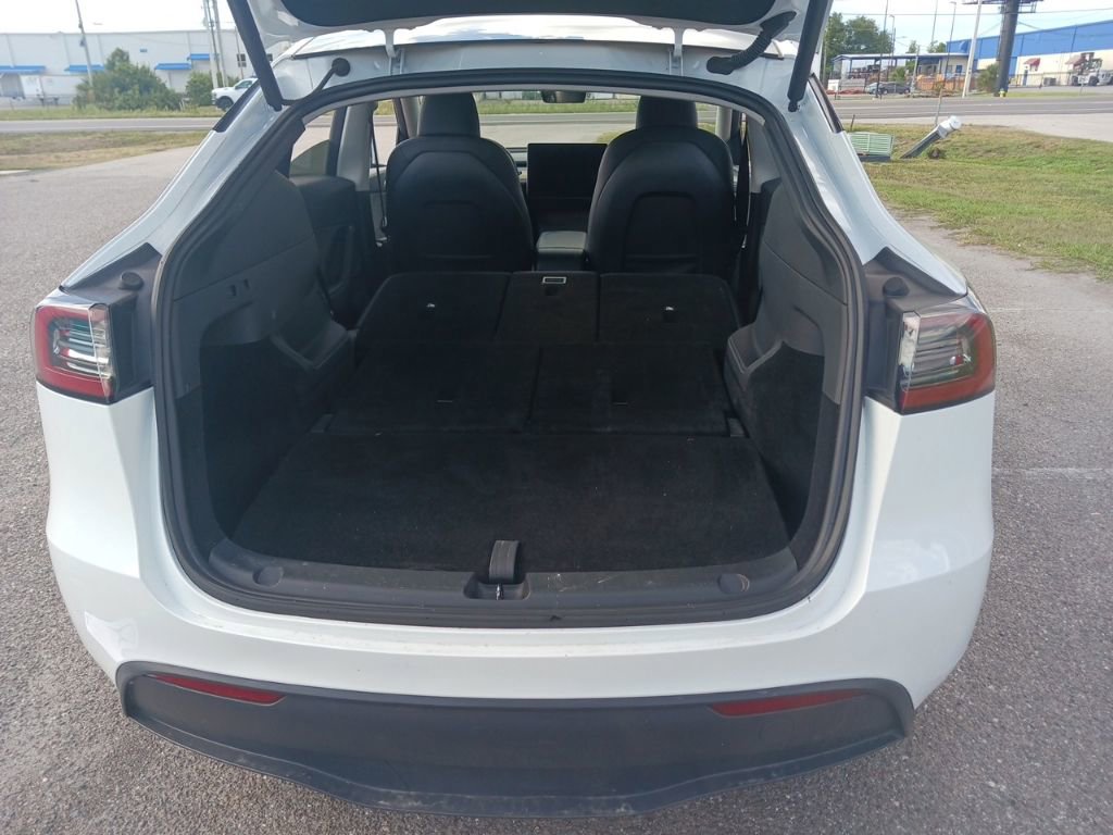 Used 2024 Tesla Model Y Long Range AWD/4WD image 22