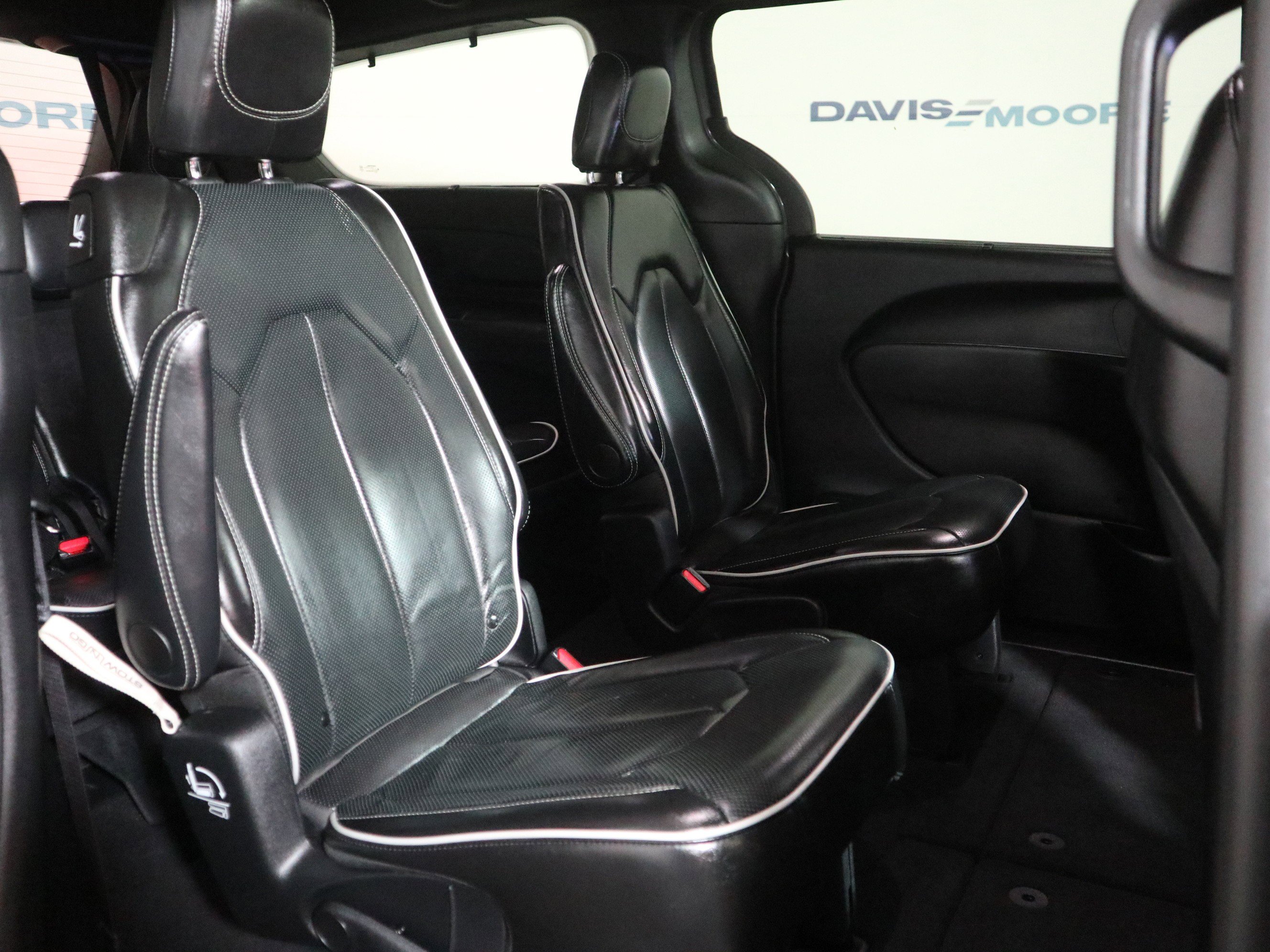 Used 2025 Chrysler Pacifica Limited image 21