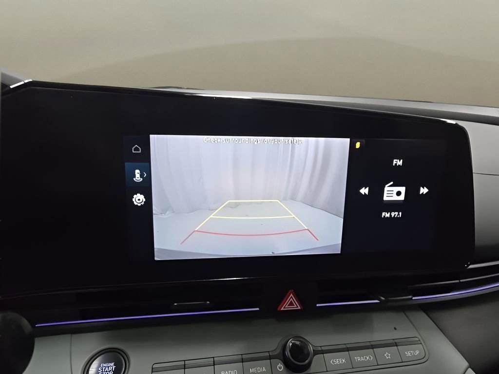 Certified 2025 Hyundai Elantra Limited image 26