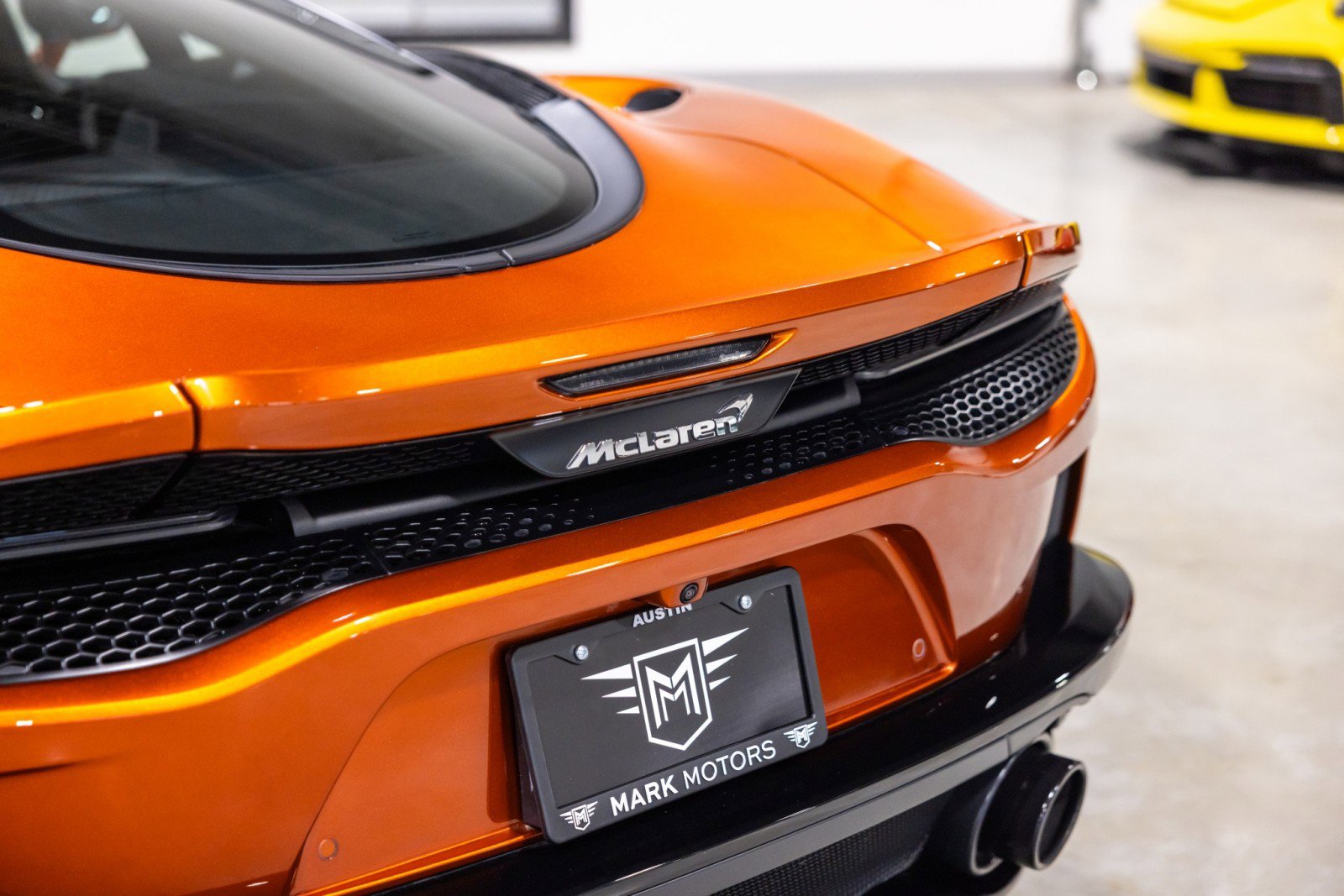 Used 2023 McLaren GT RWD image 15