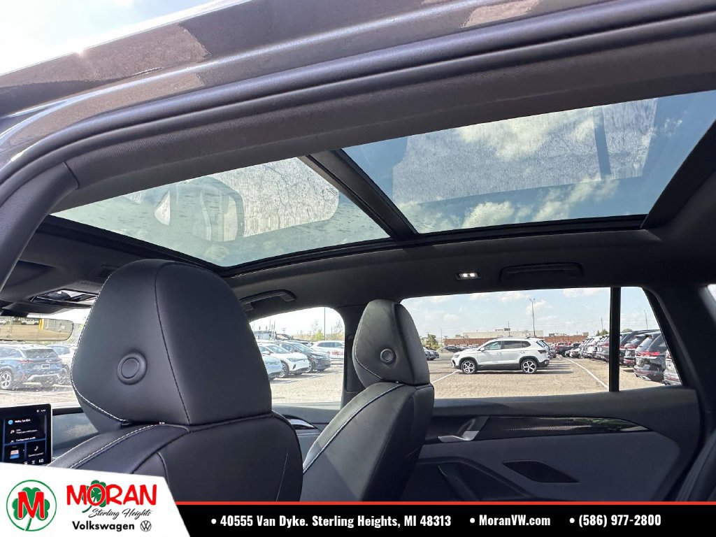Used 2026 Volkswagen Tiguan SE R-Line FWD image 11