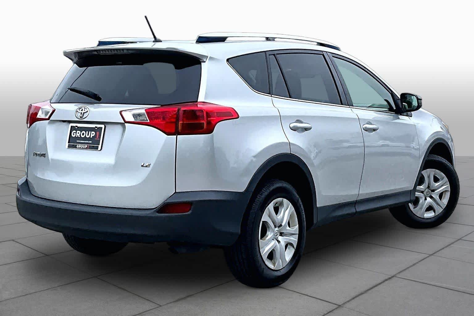 Used 2015 Toyota RAV4 LE FWD image 12
