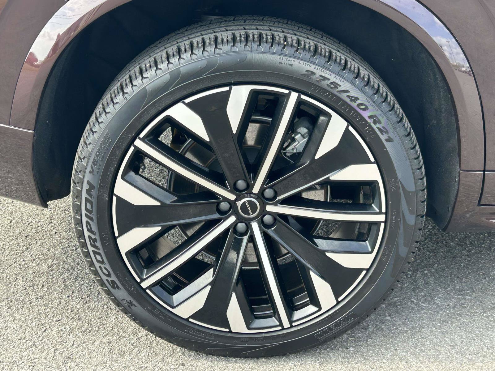 Certified 2025 Volvo XC90 B6 Core w/ Climate Package AWD/4WD image 9