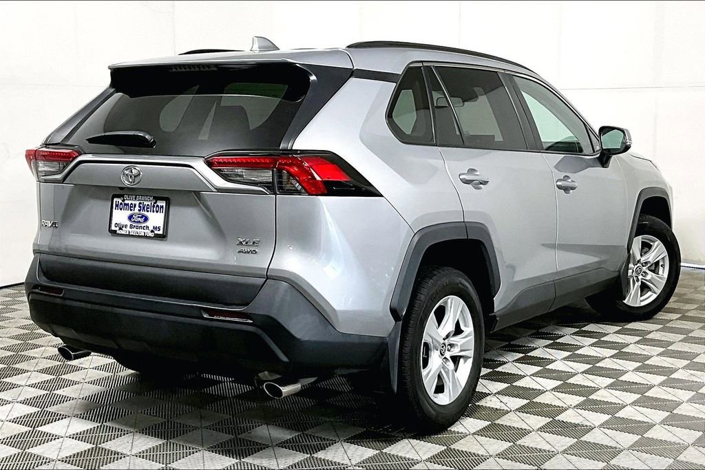 Used 2021 Toyota RAV4 XLE image 12