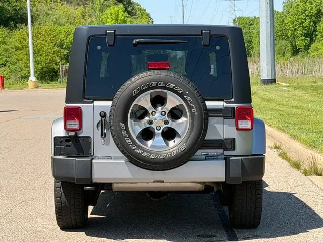 Used 2016 Jeep Wrangler Unlimited Sahara w/ Dual Top Group AWD/4WD image 8