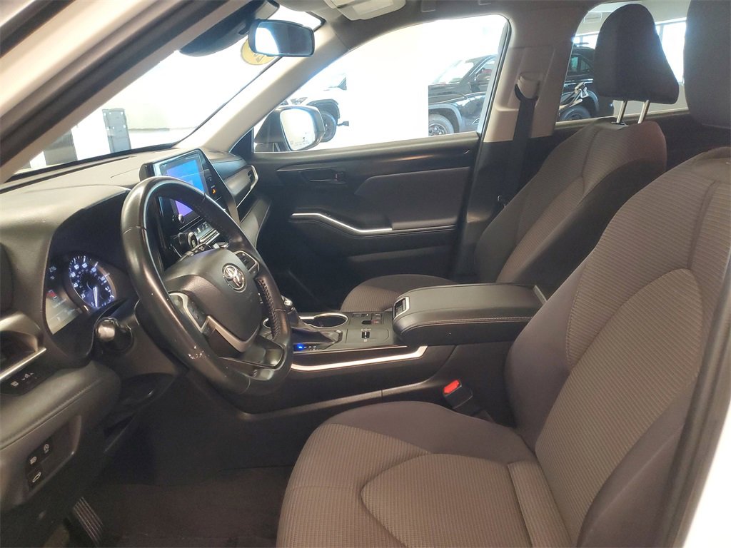 Used 2023 Toyota Highlander LE image 15