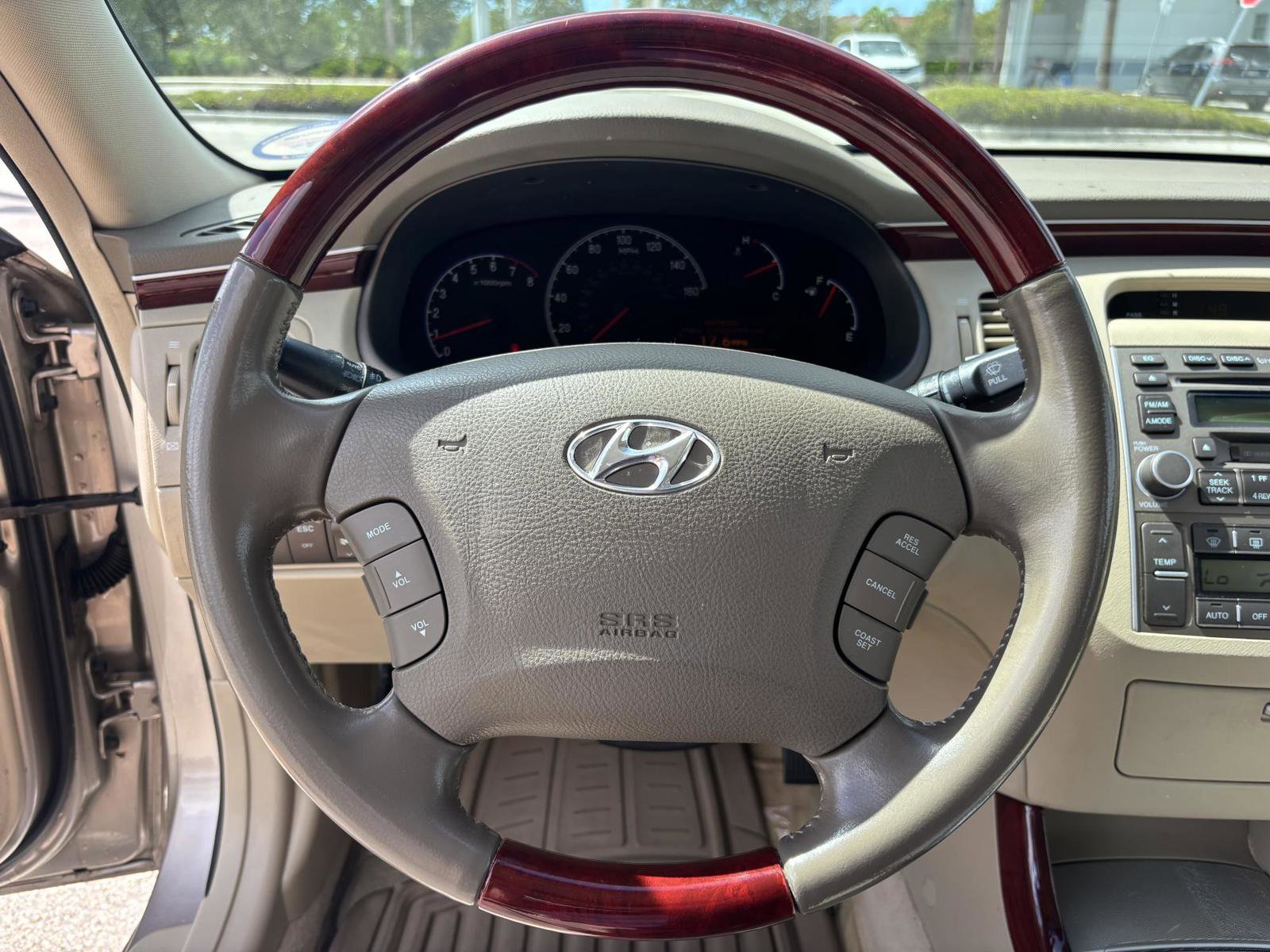 Used 2006 Hyundai Azera Limited FWD image 27