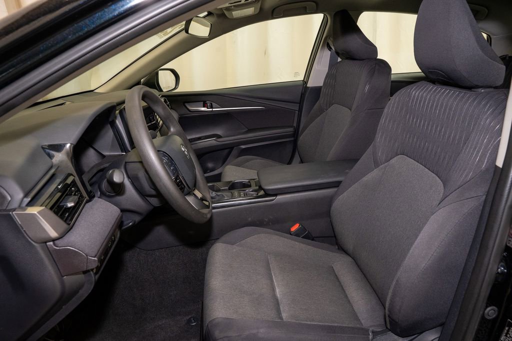 Used 2025 Toyota Camry LE image 9