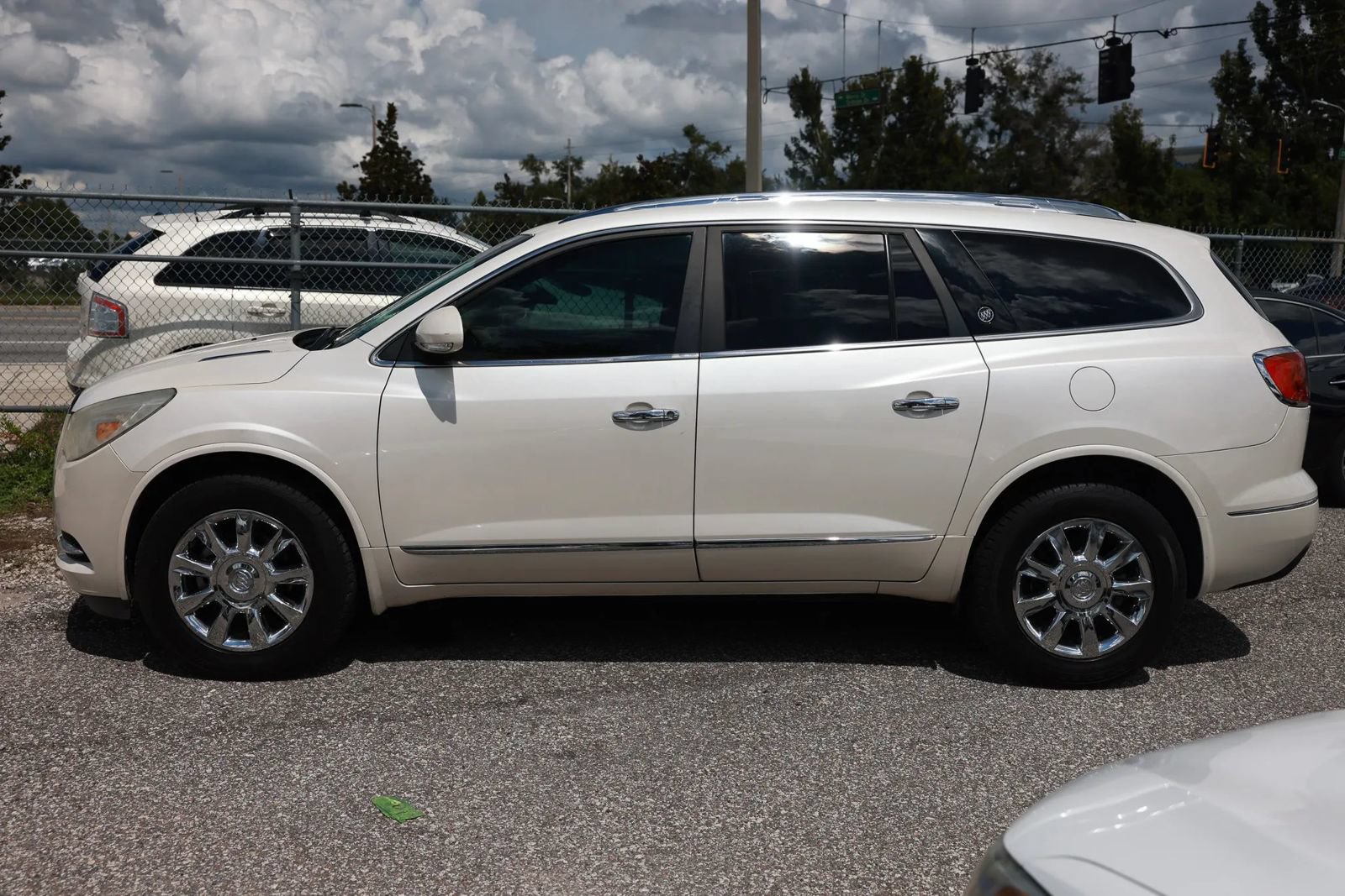 Used 2014 Buick Enclave Leather FWD image 2