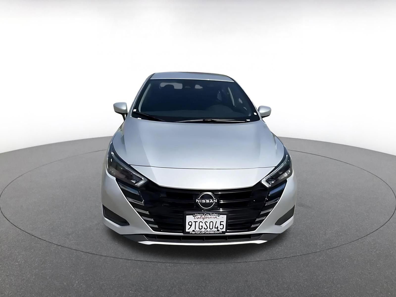 Used 2025 Nissan Versa SV image 4