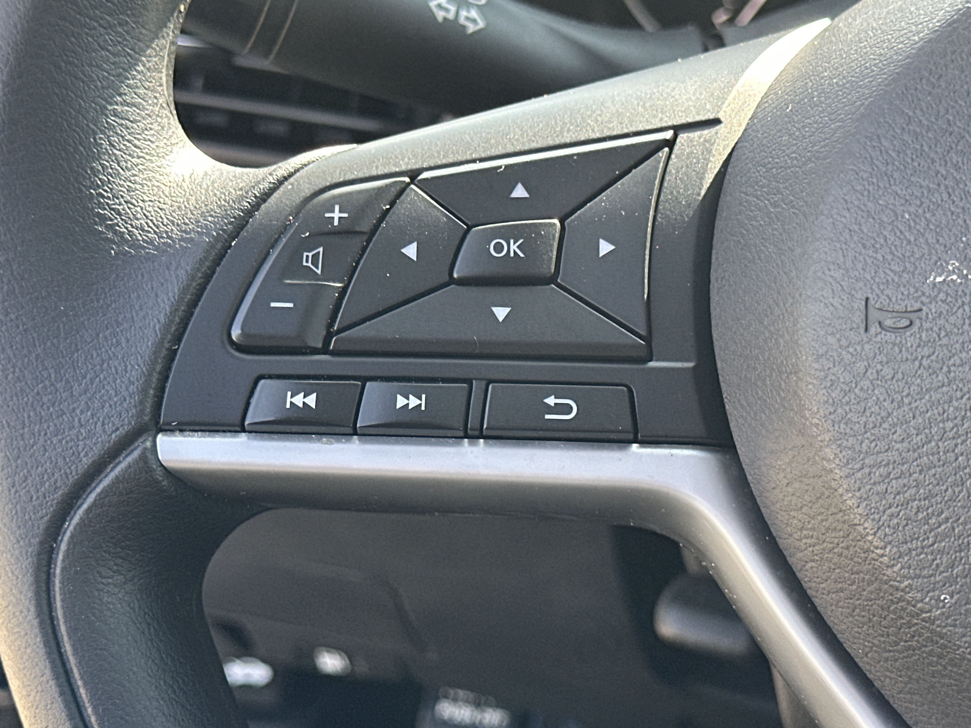 Used 2025 Nissan Altima 2.5 SV w/ SV Special Edition Package FWD image 24