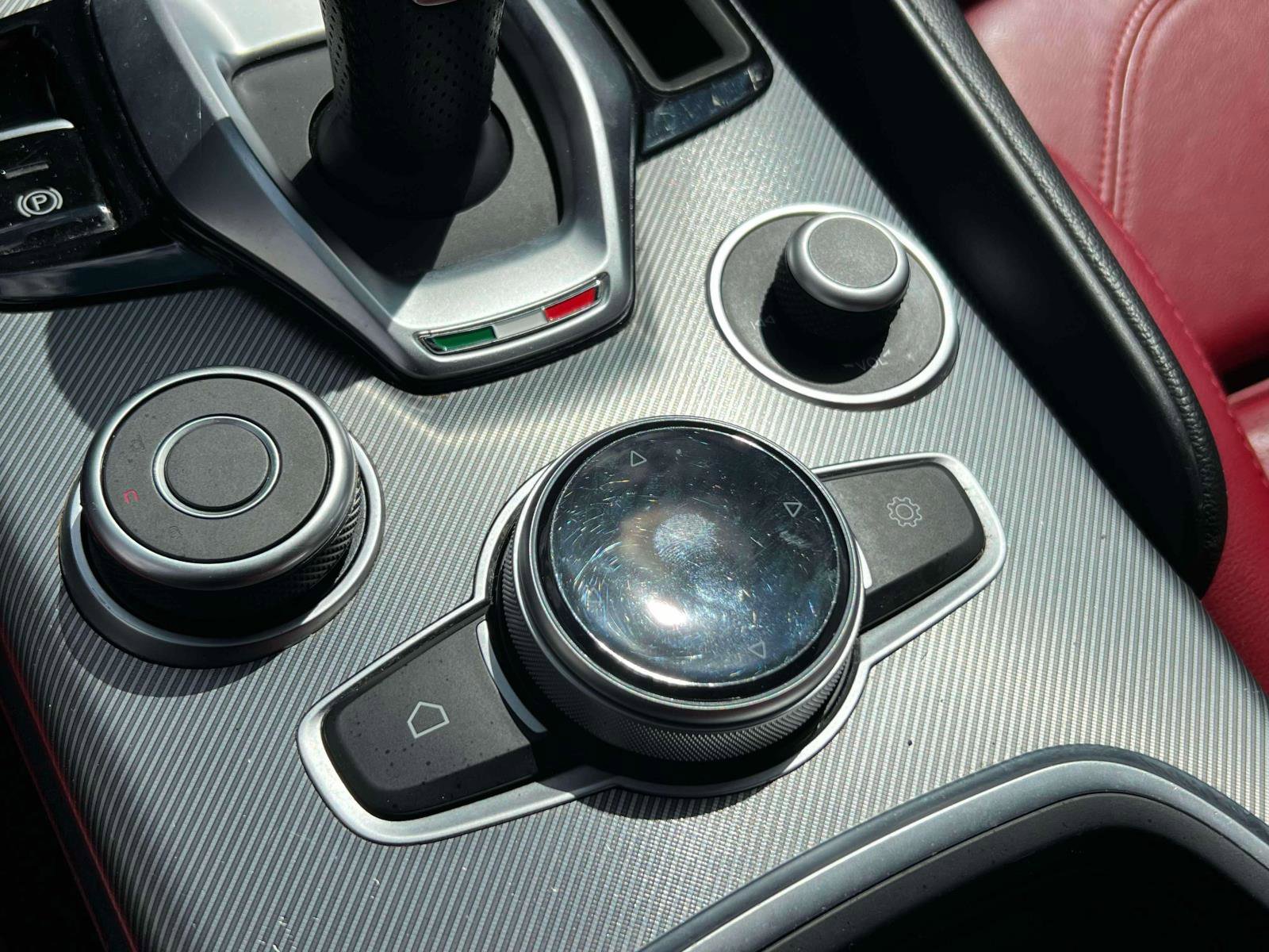 Used 2023 Alfa Romeo Giulia Veloce RWD image 32