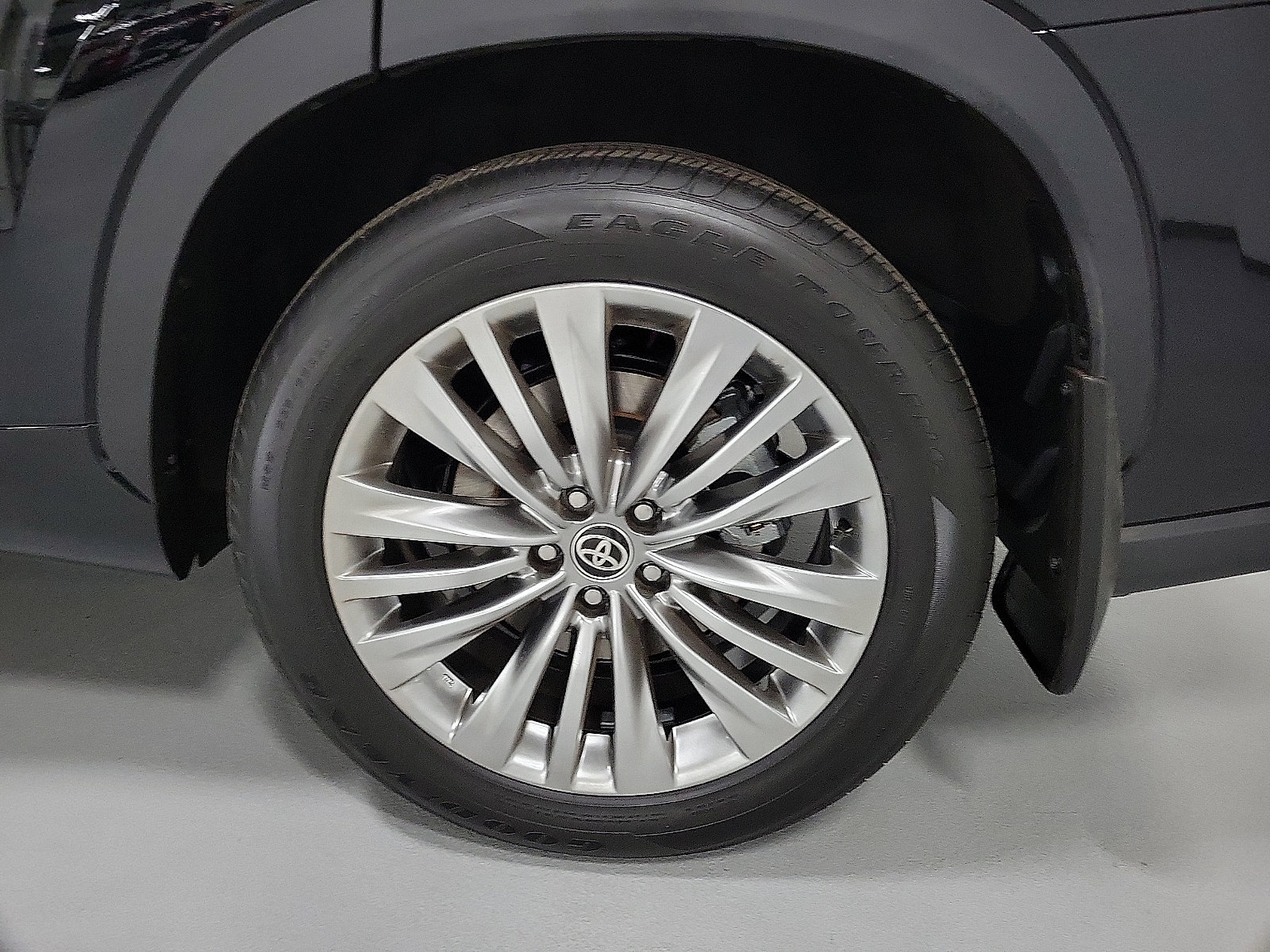 Certified 2026 Toyota Highlander Platinum AWD/4WD image 8