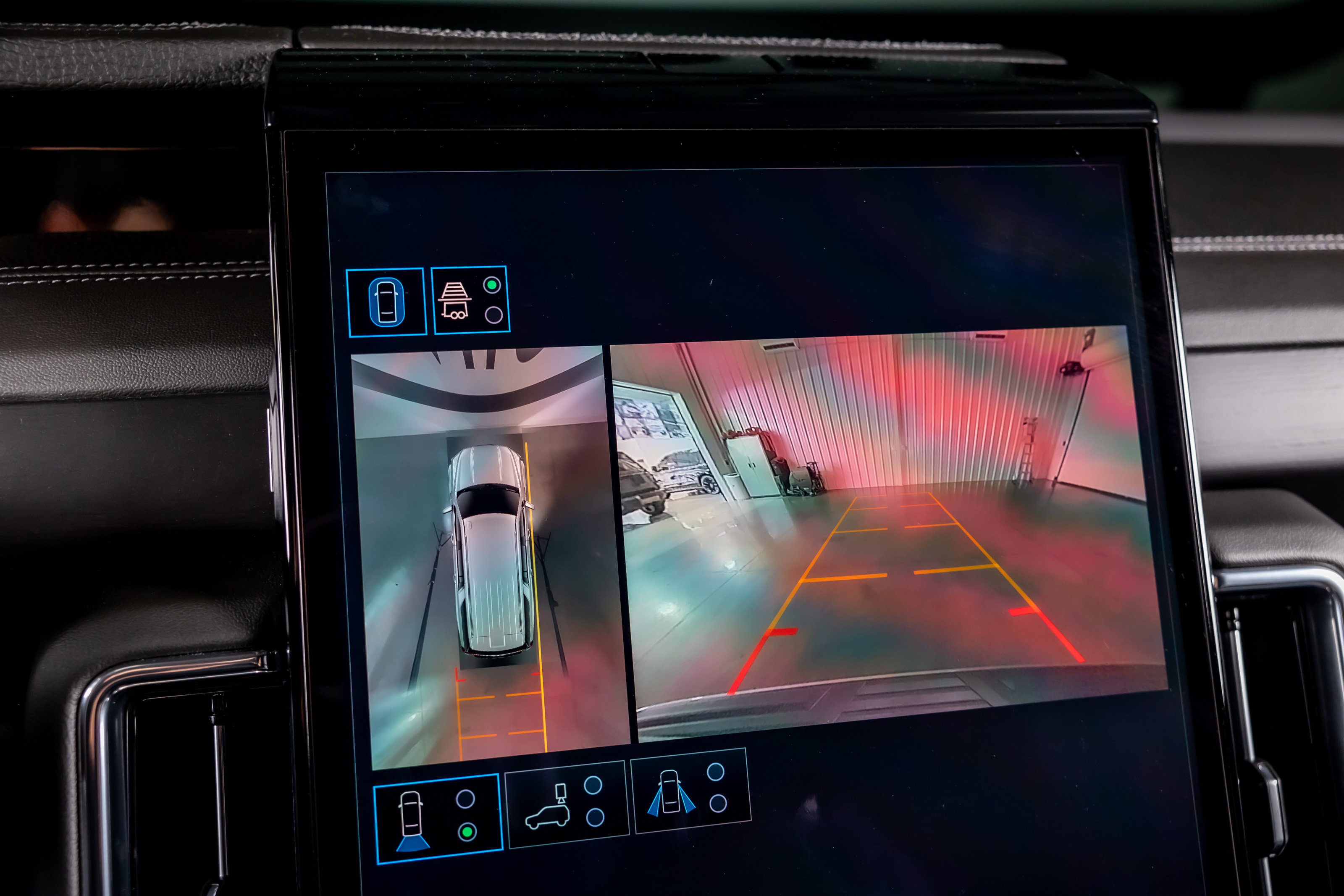 Used 2026 GMC Yukon XL Denali w/ Sun & Power Step Package image 11