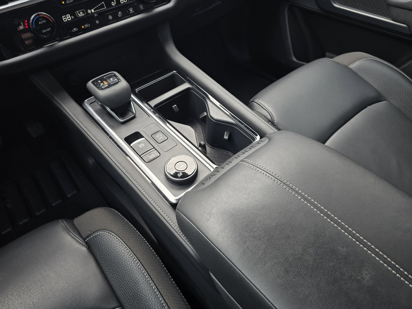 Used 2025 Nissan Pathfinder SL w/ SL Premium Package image 17