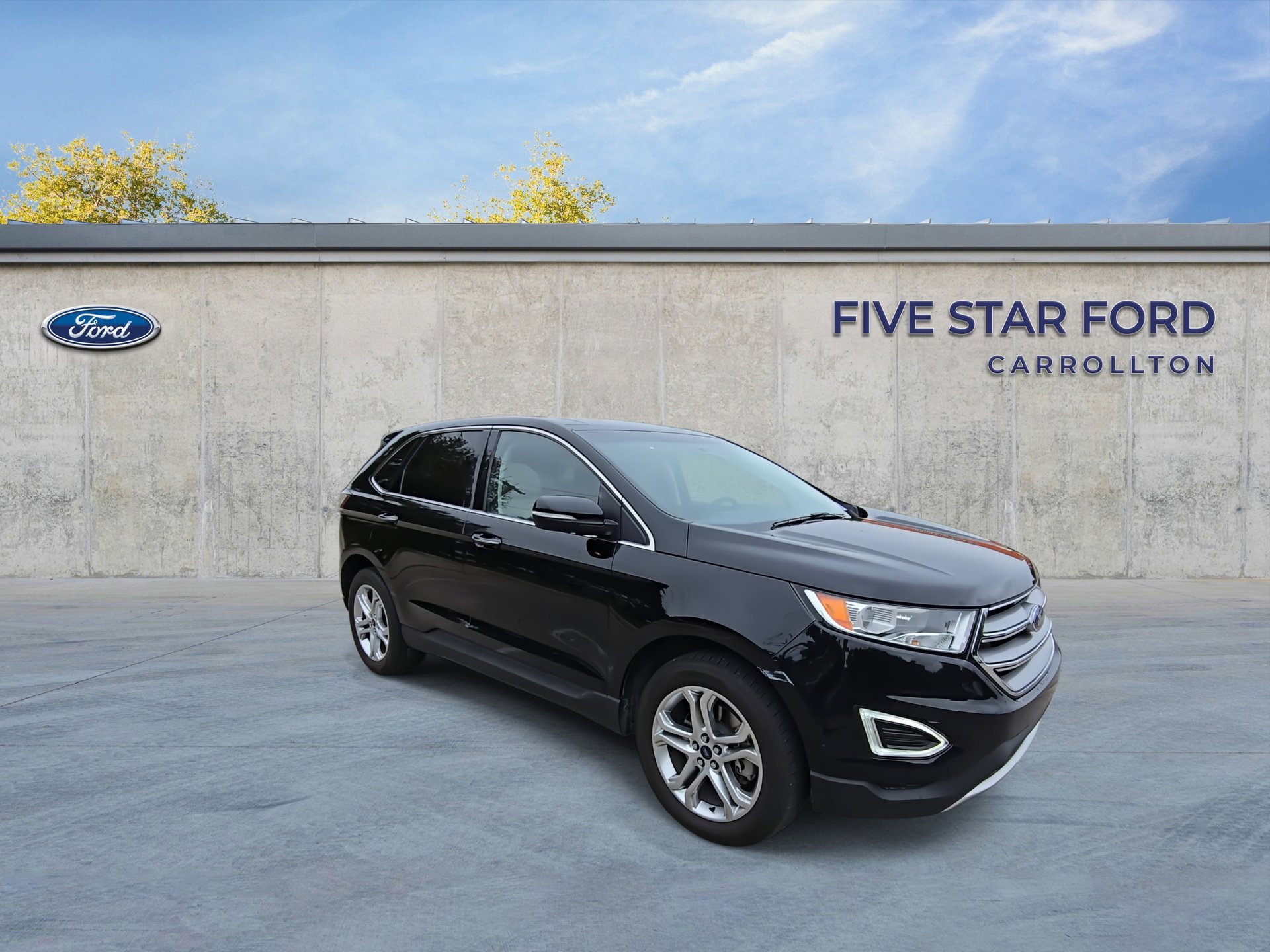 Used 2018 Ford Edge Titanium w/ Equipment Group 301A FWD image 2