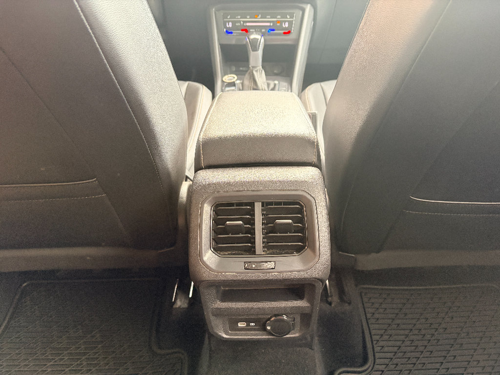 Used 2022 Volkswagen Tiguan SE w/ Panoramic Sunroof Package FWD image 24