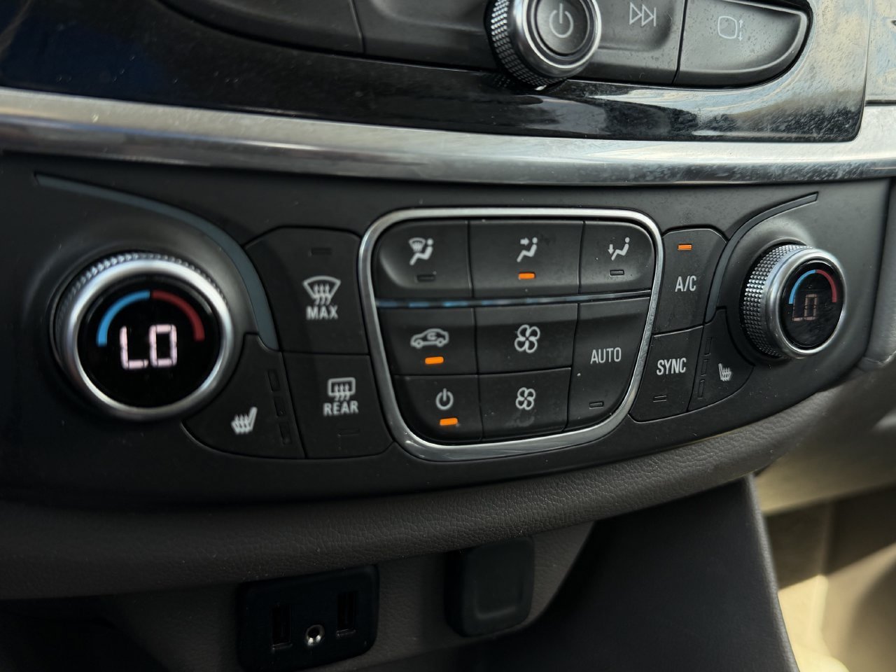 Used 2019 Chevrolet Traverse LT FWD image 19