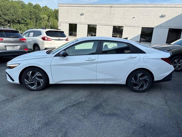 Used 2025 Hyundai Elantra SEL FWD image 2