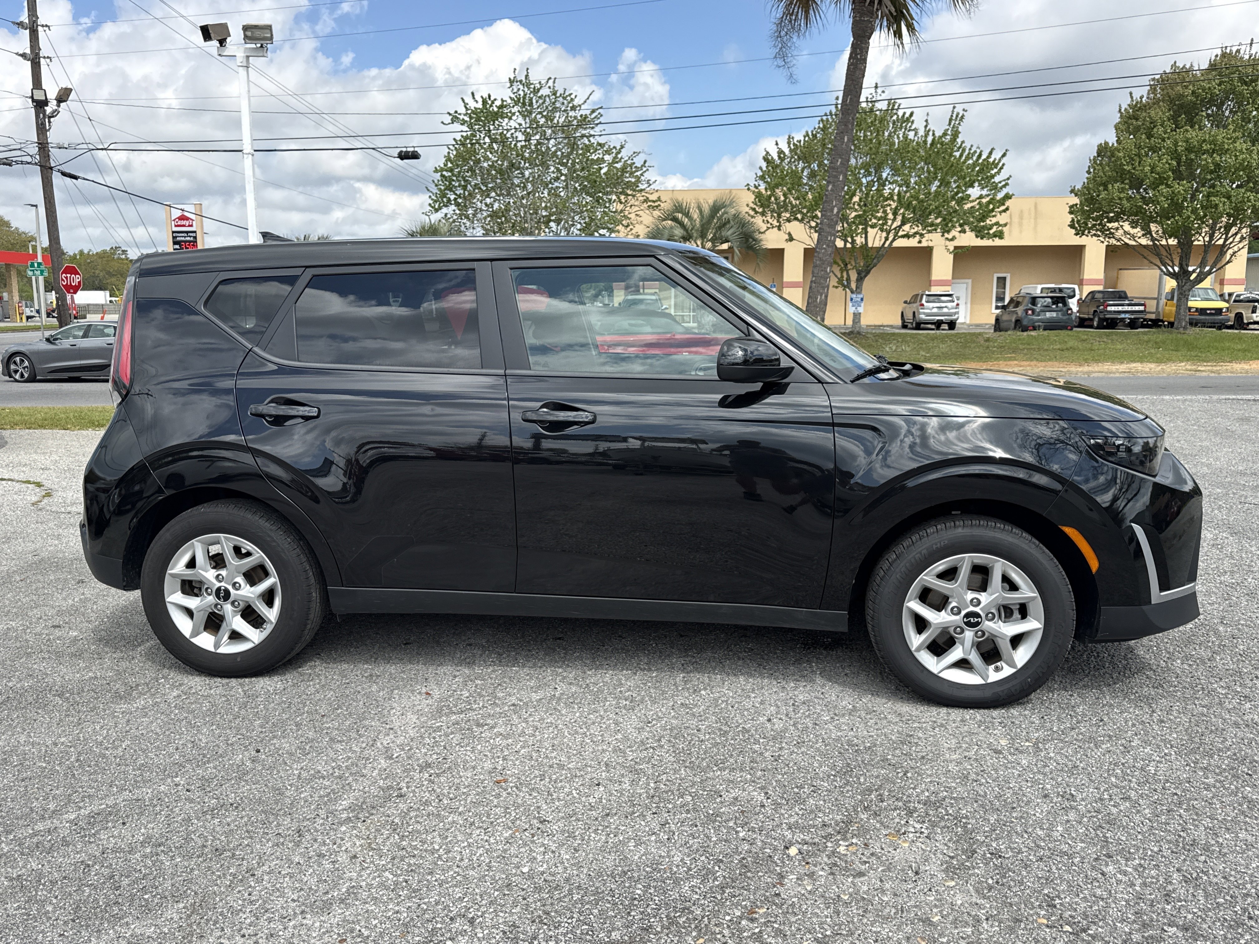 Used 2025 Kia Soul LX w/ LX Technology Package image 6