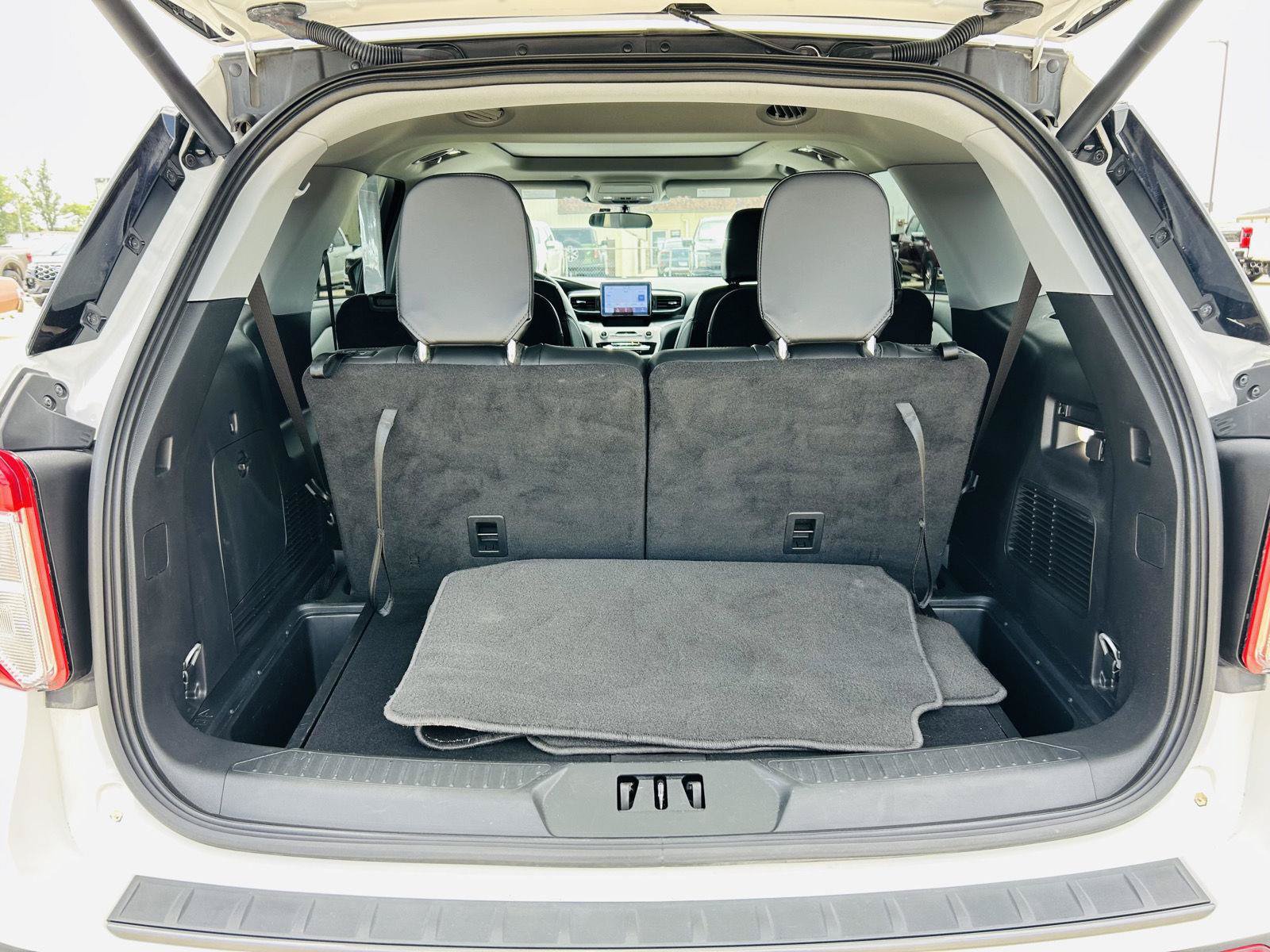 Used 2023 Ford Explorer XLT w/ Equipment Group 202A AWD/4WD image 31