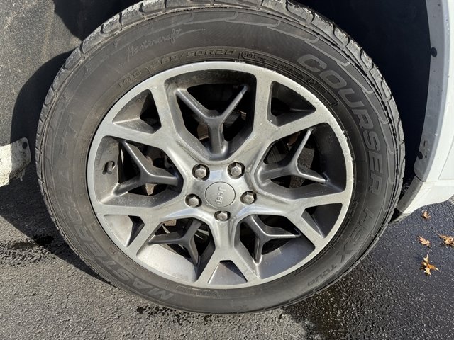 Used 2020 Jeep Grand Cherokee Overland image 5