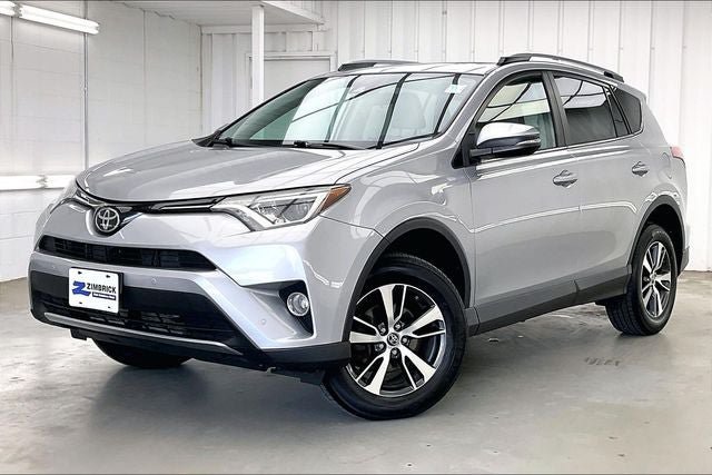 Used 2018 Toyota RAV4 XLE AWD/4WD image 2