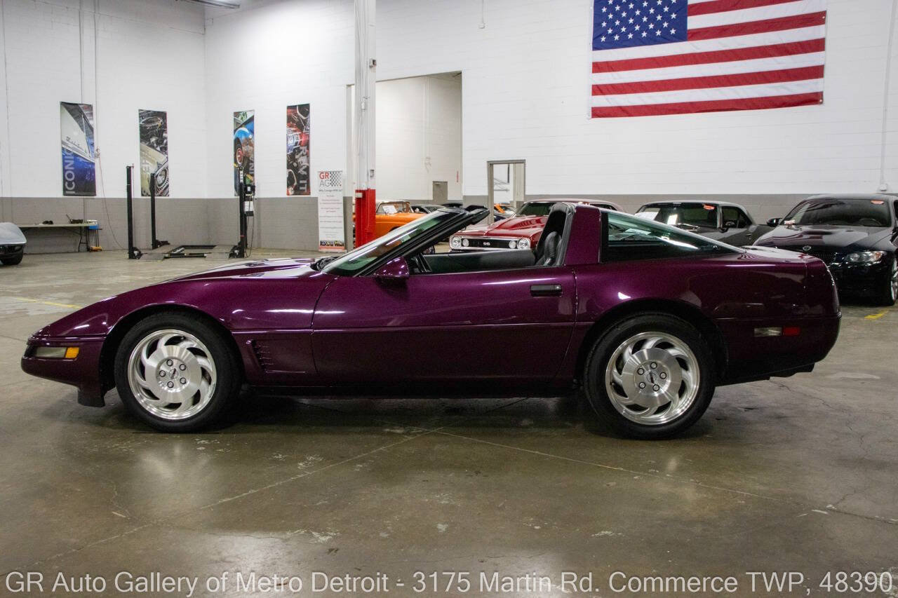 Used 1995 Chevrolet Corvette Coupe RWD image 4