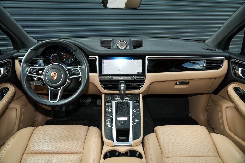 Certified 2021 Porsche Macan AWD/4WD image 30