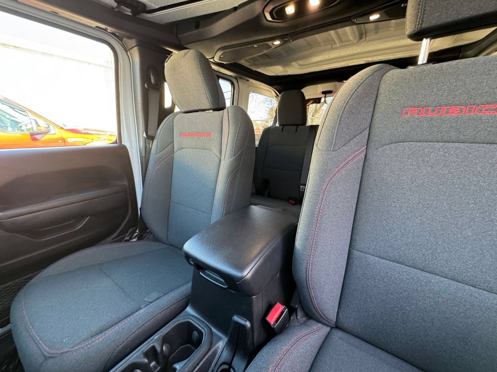 Used 2025 Jeep Wrangler Unlimited Rubicon AWD/4WD image 34