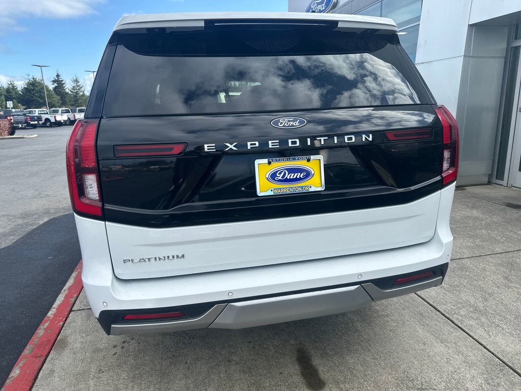 Used 2025 Ford Expedition Platinum image 3