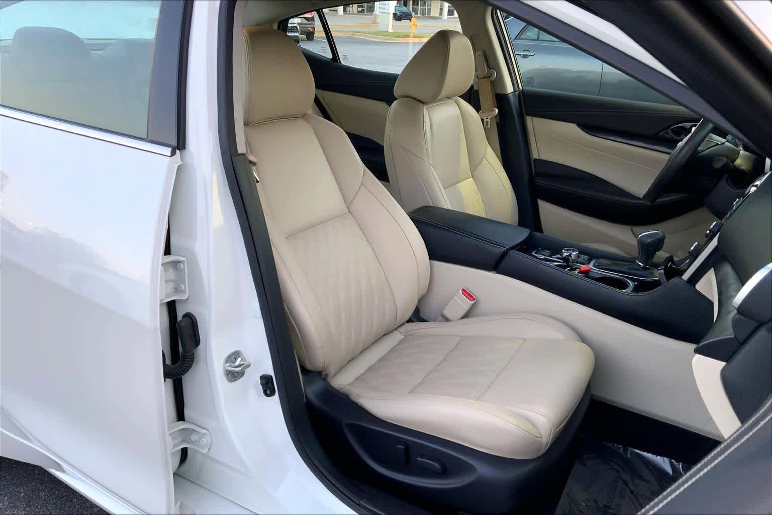 Used 2023 Nissan Maxima Platinum w/ Sport Mat Group FWD image 9