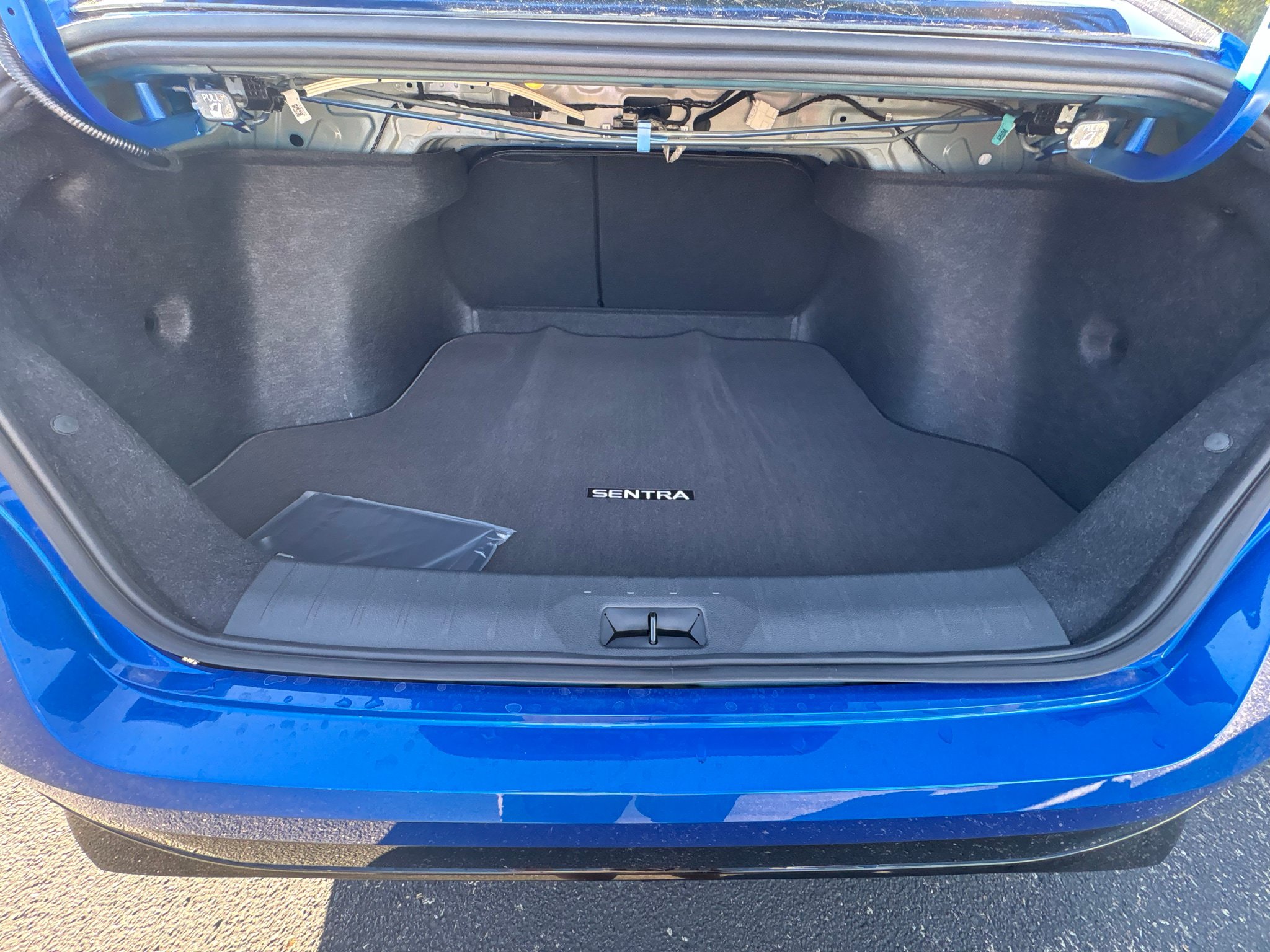 New 2027 Nissan Sentra SR w/ Floor Mat Package FWD image 22