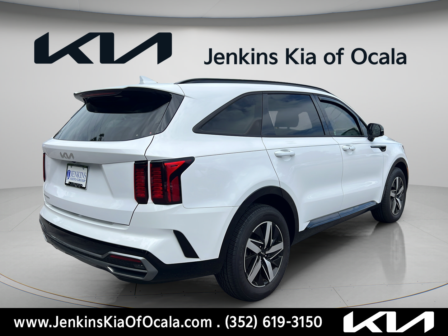 Used 2023 Kia Sorento EX w/ Panoramic Sunroof Package FWD image 3