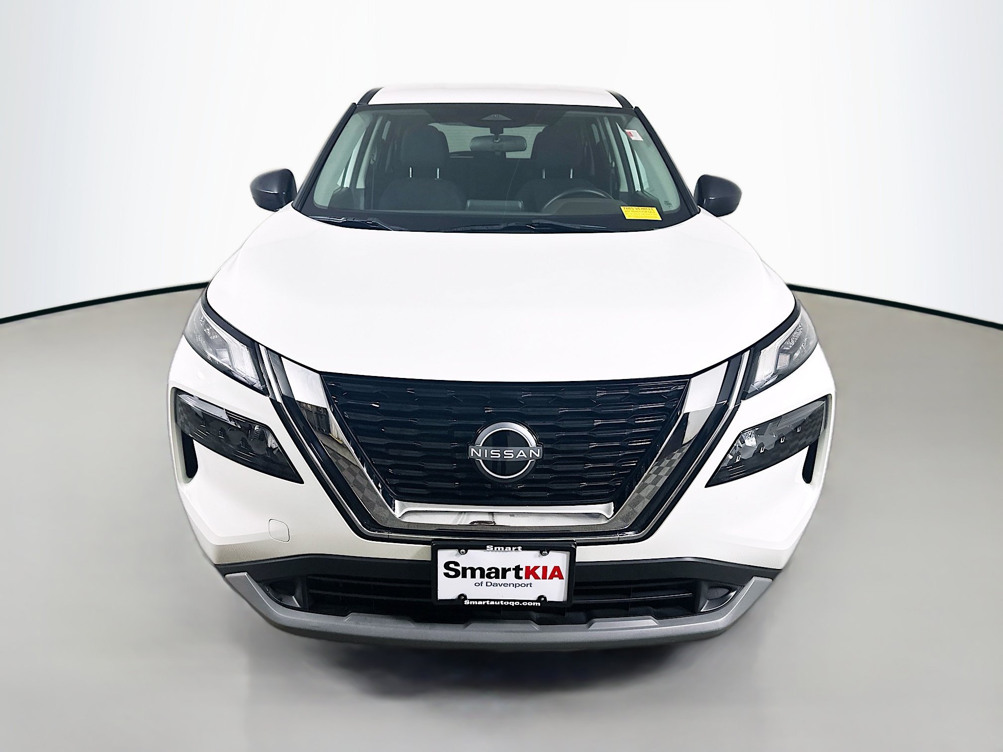 Used 2023 Nissan Rogue S AWD/4WD image 2