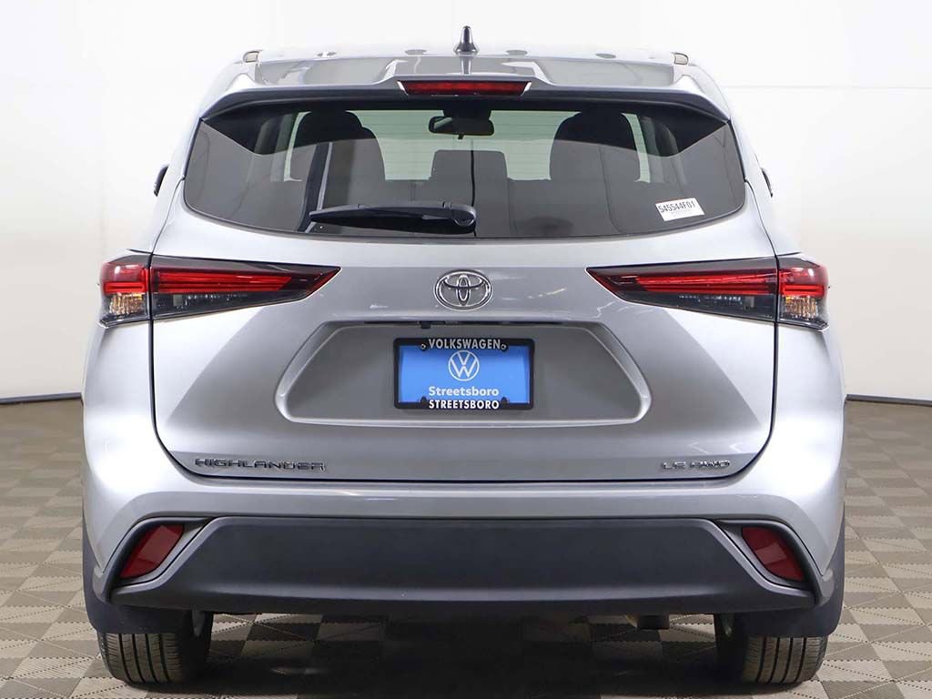 Used 2024 Toyota Highlander LE AWD/4WD image 11