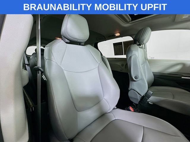 Used 2021 Toyota Sienna XLE w/ XLE Plus Package image 28