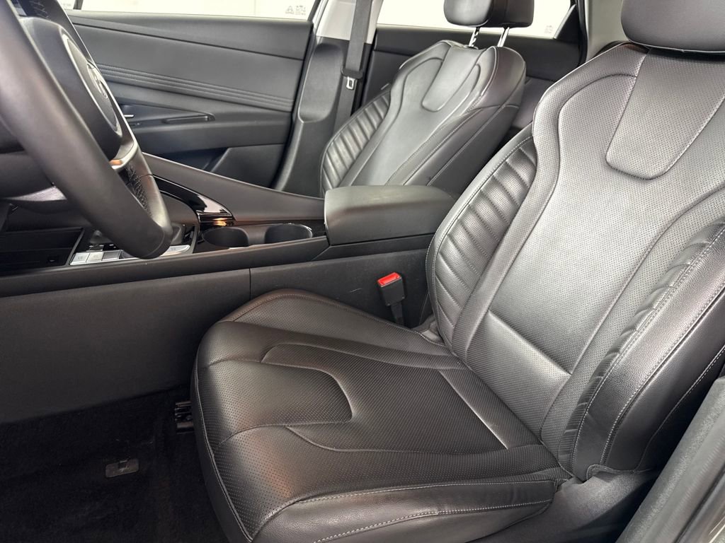 Certified 2025 Hyundai Elantra Limited image 13