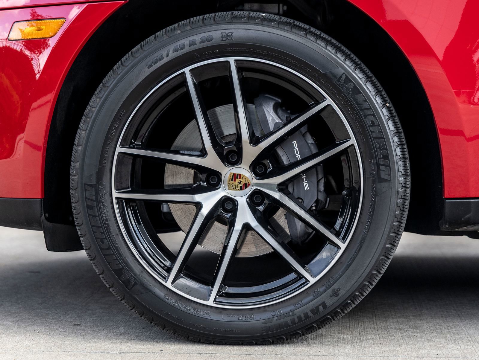 Certified 2024 Porsche Macan image 12