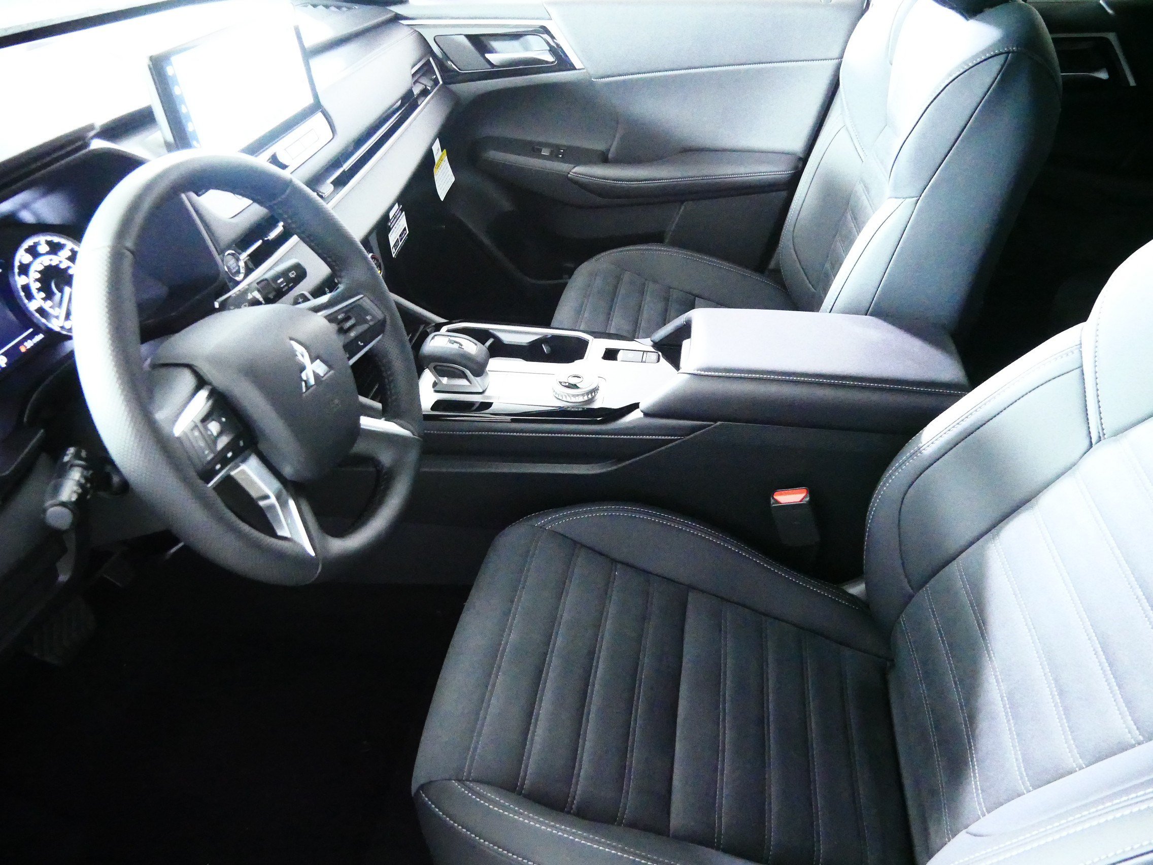 New 2026 Mitsubishi Outlander LE AWD/4WD image 4